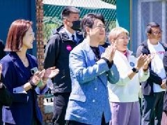 郎朗走进向上学校公益行动圆满举行