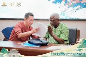 “你越是经久陈酿，歌声便愈发年轻”，尼日利亚诗人尼伊·奥桑达尔做客泸州